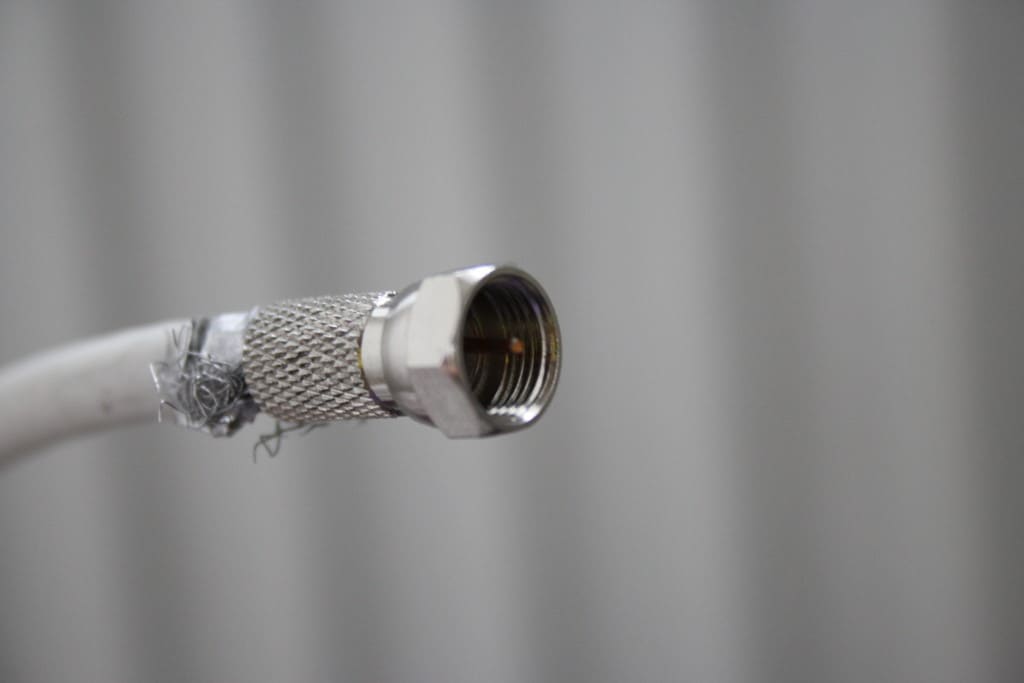 F-connector - sådanne skal det sidde