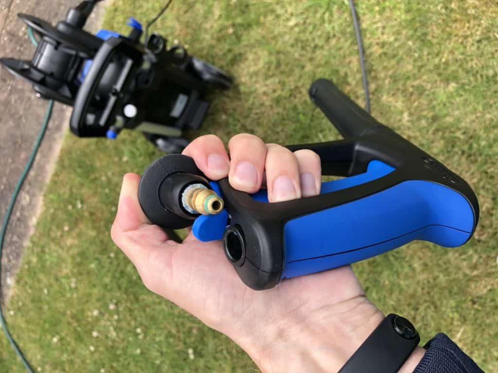 Montering af sprøjtepistol på slange Nilfisk E145