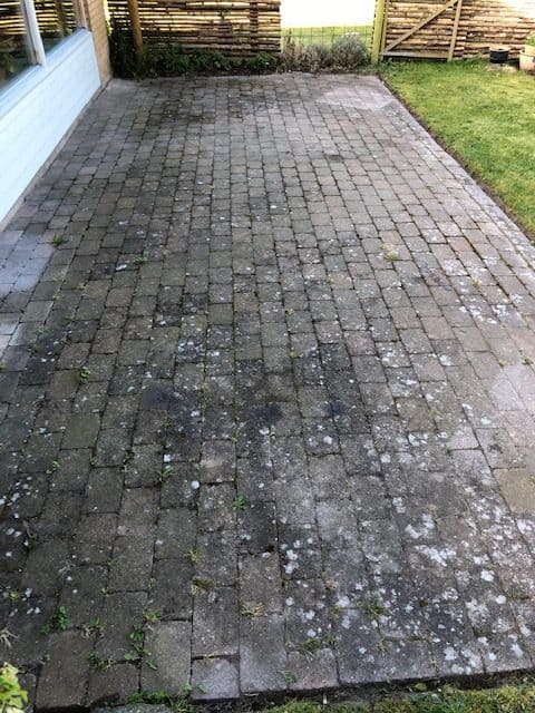 Beskidt terrasse og fliser